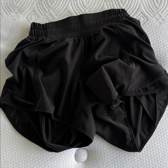 Lululemon Hotty Hot Short II Long 4” Size 2 - Picture 1 of 3